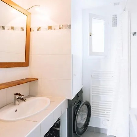 Vibrant & Enchanting 1bd Le Marais! شقة باريس